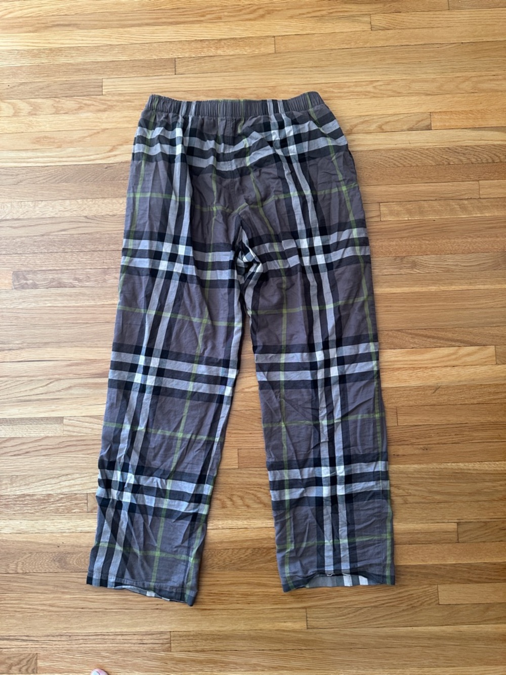 Burberry Gray Plaid Lounge Pants with Subtle Green Accents - Picture 4 of 4